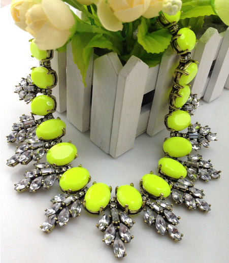 Luxury Necklaces & Pendants Crystal Leaves Resin Vintage Choker Chunky Statement Necklace