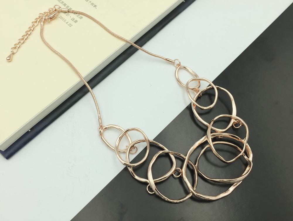 Geometric Multilayer Necklaces